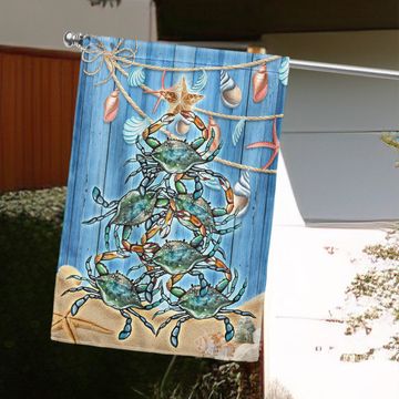 Discover Blue Crab Christmas Flag